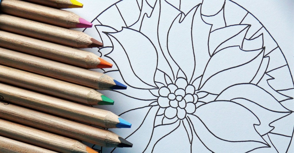 Mandalas y lápices de colores, relajarse pintando